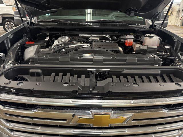2026 Chevrolet Silverado 2500HD Crew Cab, Standard Bed, High Country, 4WD