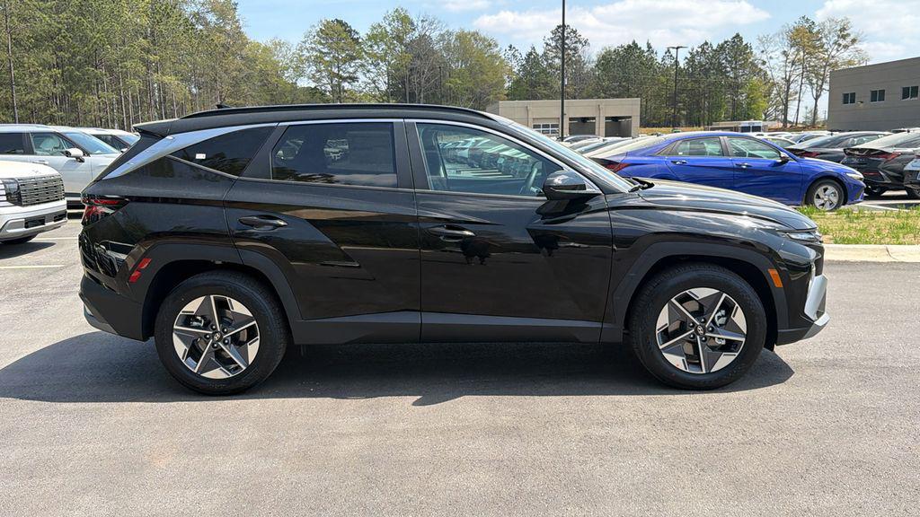 New 2026 Phantom Black HYUNDAI SEL FWD image 5