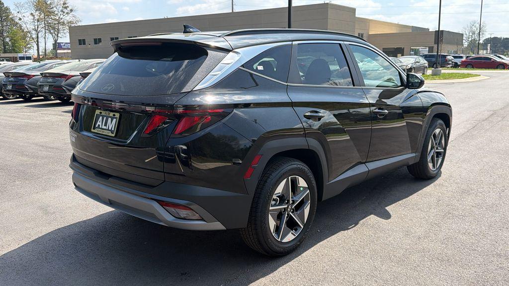 New 2026 Phantom Black HYUNDAI SEL FWD image 6