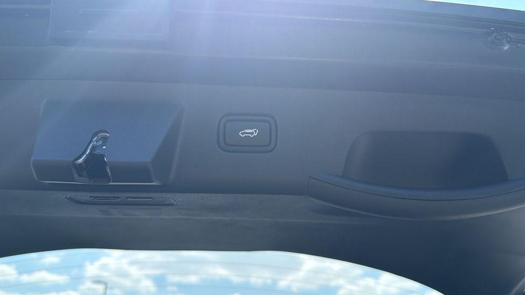 New 2026 Phantom Black HYUNDAI SEL FWD image 21