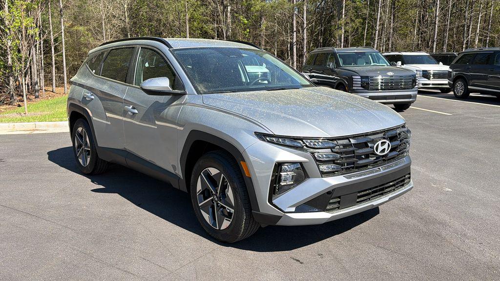 New 2026 Shimmering Silver HYUNDAI SEL FWD image 4