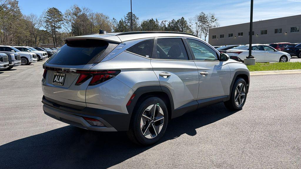 New 2026 Shimmering Silver HYUNDAI SEL FWD image 6