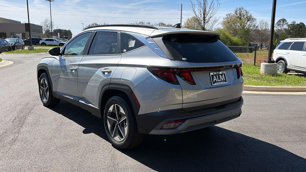 New 2026 Shimmering Silver HYUNDAI SEL FWD image 8