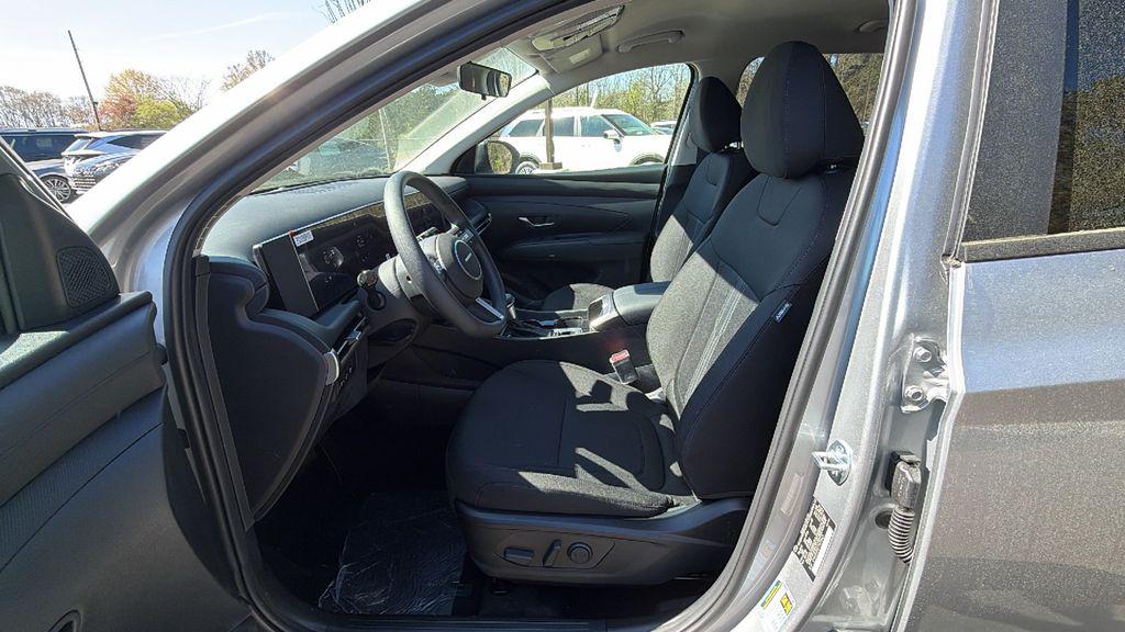 New 2026 Shimmering Silver HYUNDAI SEL FWD image 10