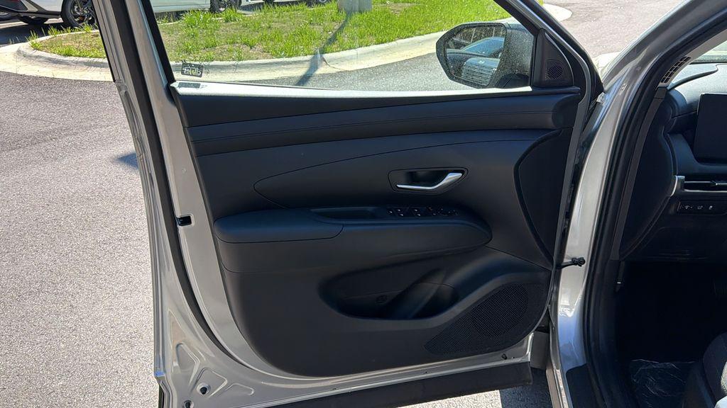 New 2026 Shimmering Silver HYUNDAI SEL FWD image 12