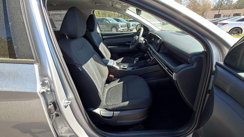 New 2026 Shimmering Silver HYUNDAI SEL FWD image 15