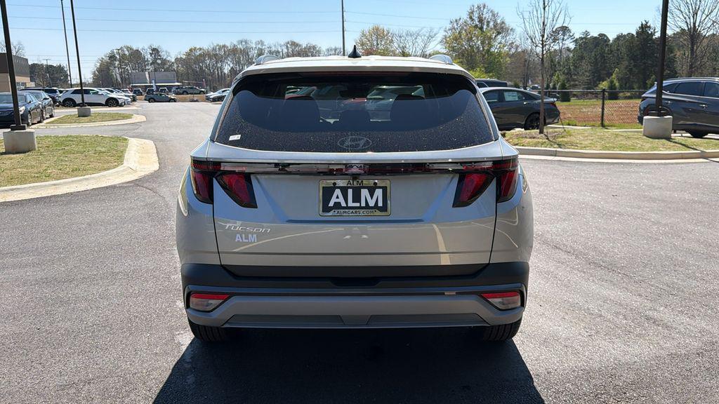 New 2026 Shimmering Silver HYUNDAI SEL FWD image 7