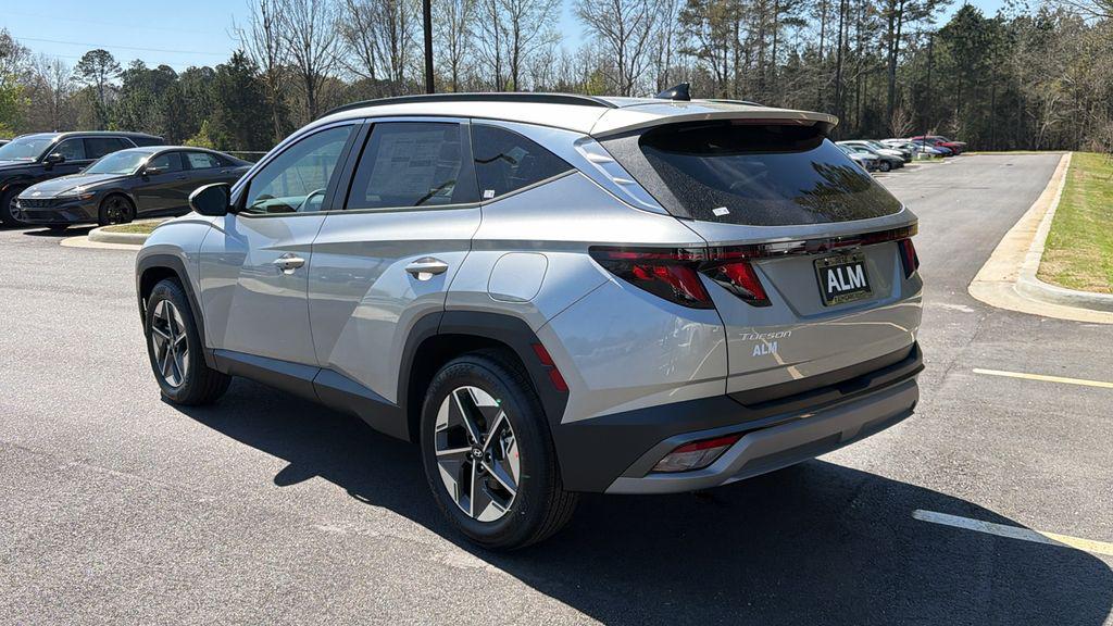 New 2026 Shimmering Silver HYUNDAI SEL FWD image 8