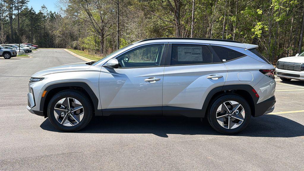 New 2026 Shimmering Silver HYUNDAI SEL FWD image 9