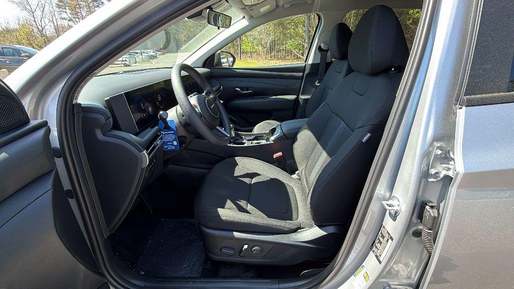 New 2026 Shimmering Silver HYUNDAI SEL FWD image 10