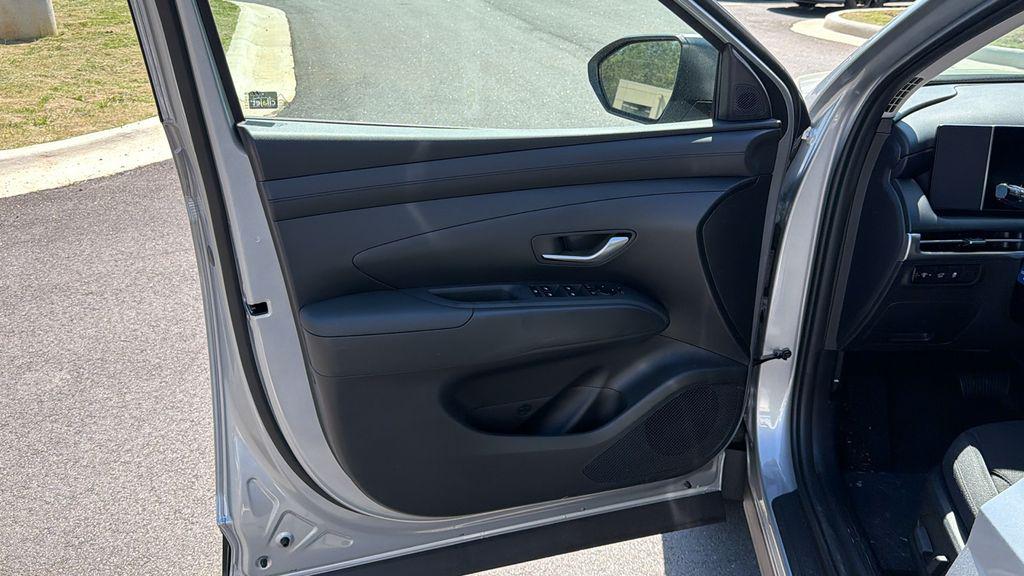 New 2026 Shimmering Silver HYUNDAI SEL FWD image 12