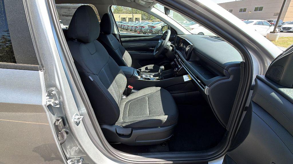 New 2026 Shimmering Silver HYUNDAI SEL FWD image 15
