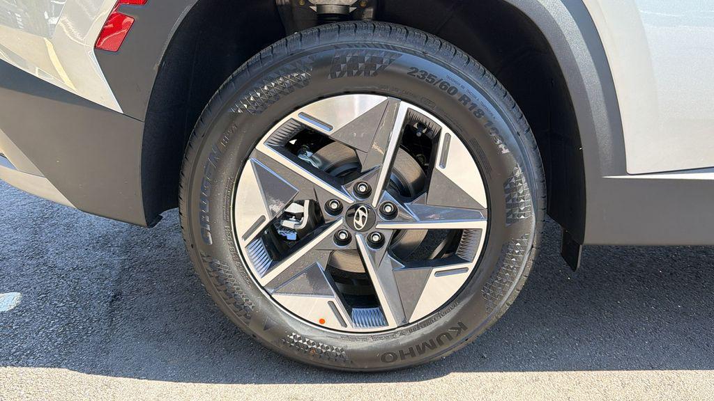 New 2026 Shimmering Silver HYUNDAI SEL FWD image 19