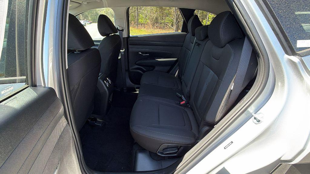 New 2026 Shimmering Silver HYUNDAI SEL FWD image 23