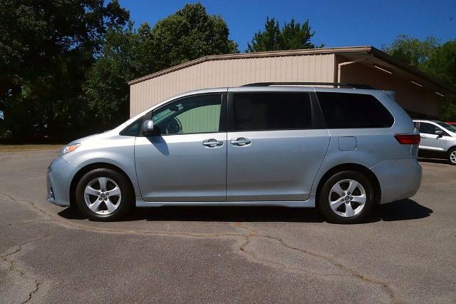 2020 Toyota Sienna LE