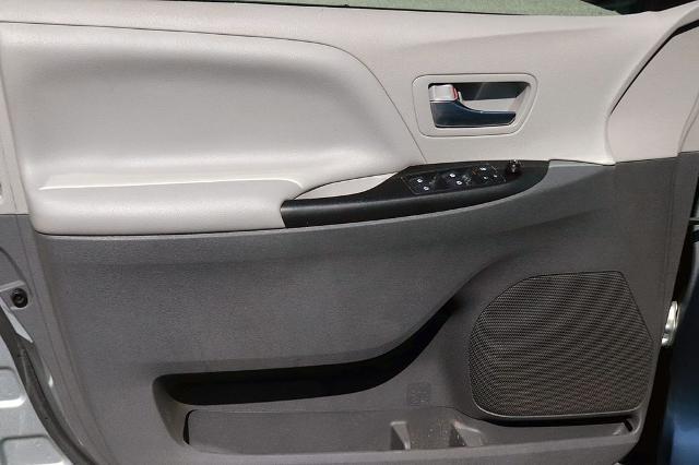 2020 Toyota Sienna LE