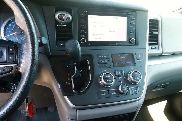 2020 Toyota Sienna LE