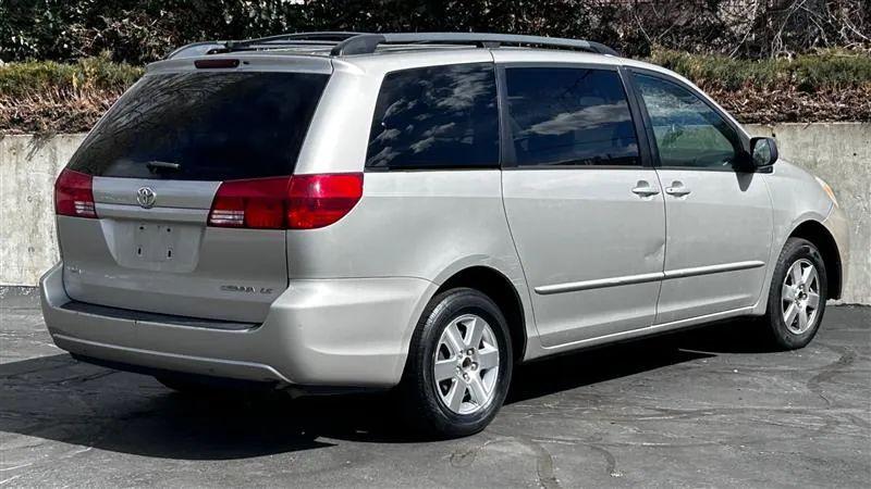 2004 Toyota Sienna LE