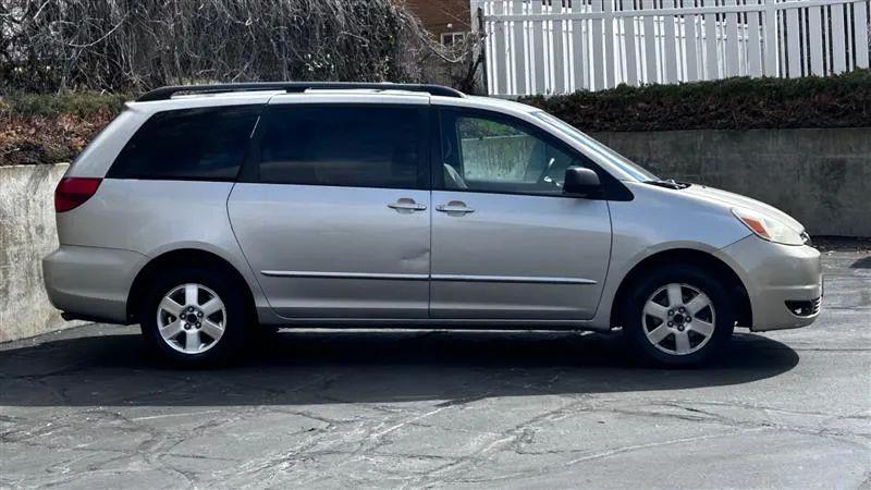 2004 Toyota Sienna LE
