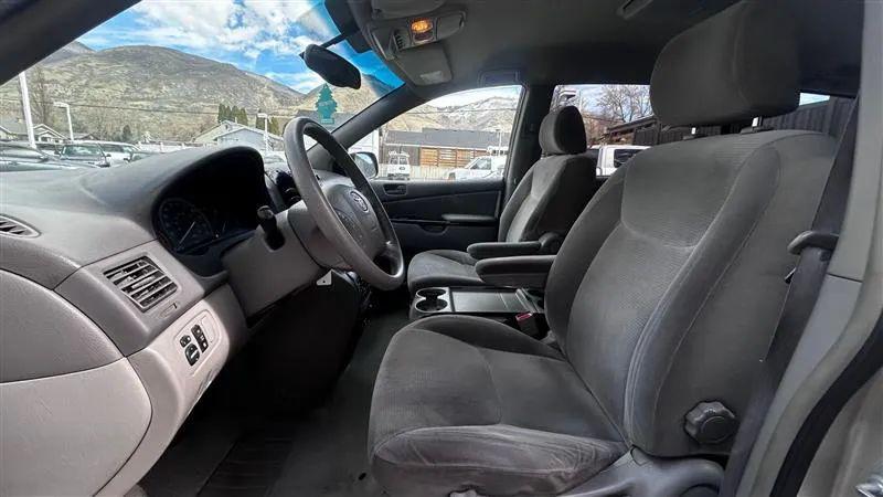 2004 Toyota Sienna LE