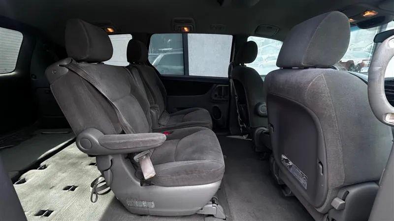 2004 Toyota Sienna LE