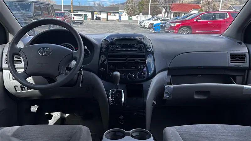 2004 Toyota Sienna LE