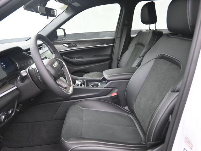2026 Jeep Grand Cherokee Altitude 4x2