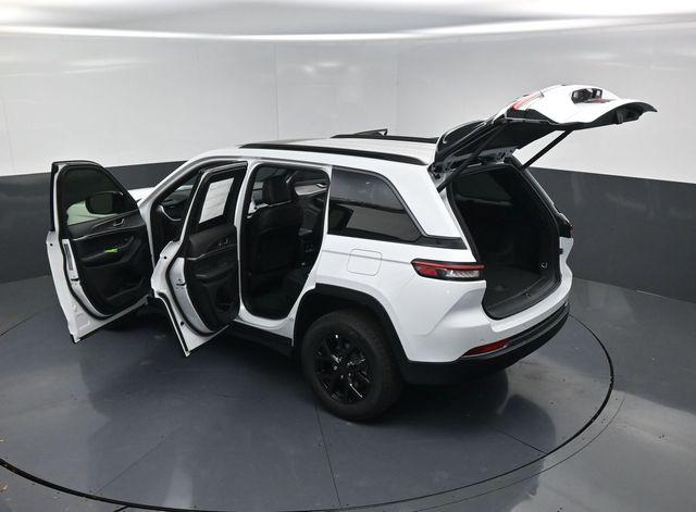 2026 Jeep Grand Cherokee Altitude 4x2
