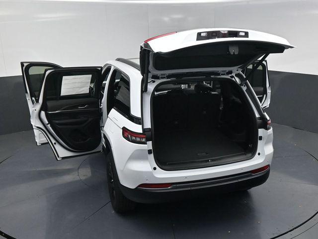 2026 Jeep Grand Cherokee Altitude 4x2
