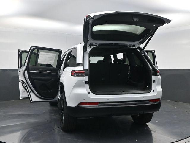 2026 Jeep Grand Cherokee Altitude 4x2