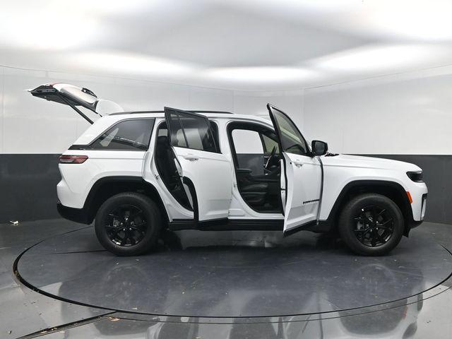 2026 Jeep Grand Cherokee Altitude 4x2