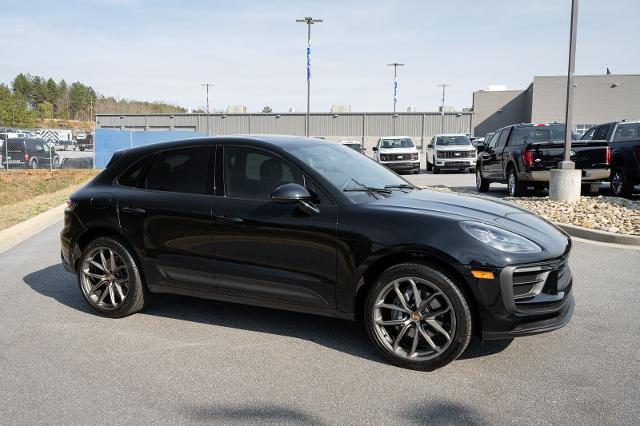 2022 Porsche Macan Base