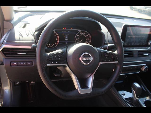 2023 Nissan Altima SV FWD