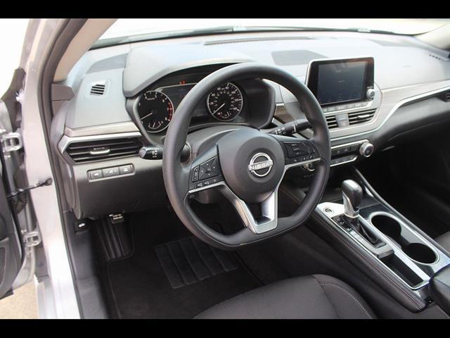2023 Nissan Altima SV FWD