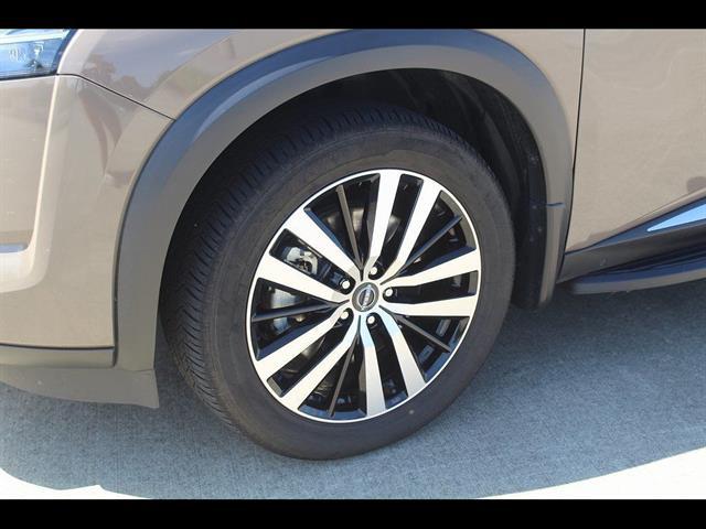 2023 Nissan Pathfinder Platinum FWD