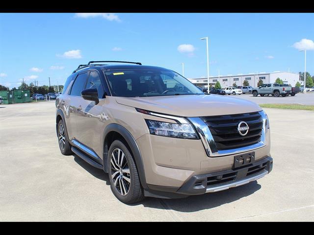 2023 Nissan Pathfinder Platinum FWD