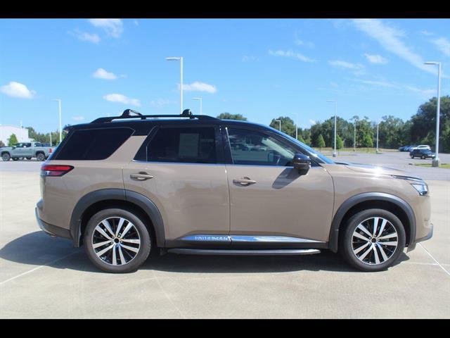 2023 Nissan Pathfinder Platinum FWD