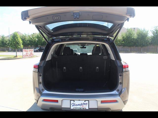 2023 Nissan Pathfinder Platinum FWD