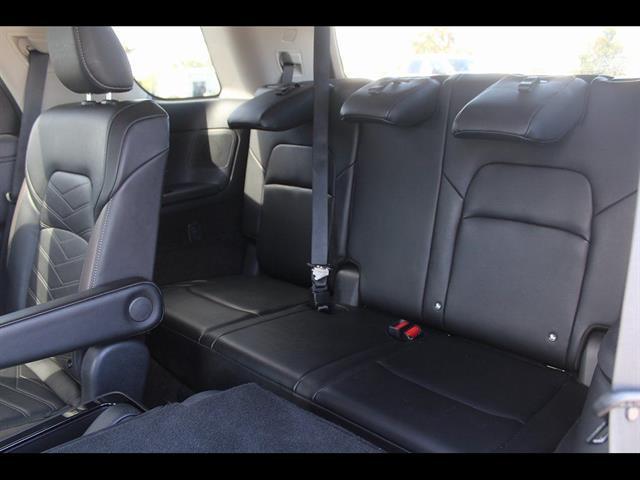 2023 Nissan Pathfinder Platinum FWD