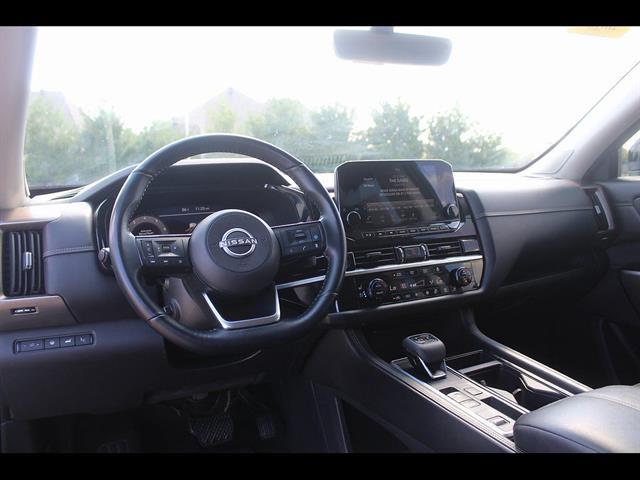 2023 Nissan Pathfinder Platinum FWD