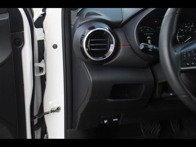 2024 Nissan Kicks SR Xtronic CVT