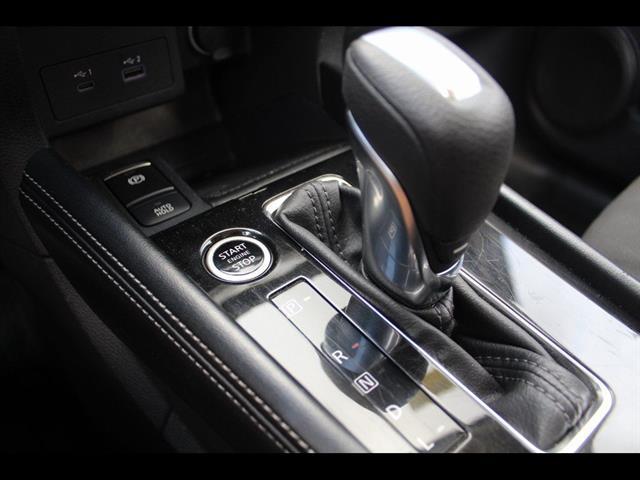 2024 Nissan Kicks SR Xtronic CVT