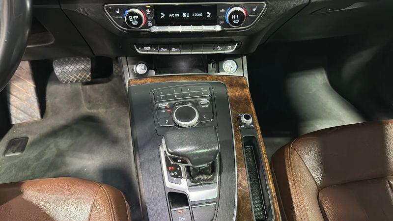 2020 Audi Q5 Titanium Premium 45 TFSI quattro S tronic