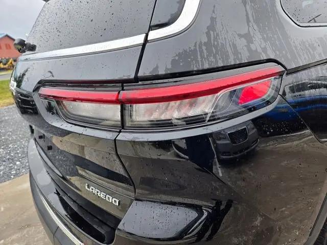 2022 Jeep Grand Cherokee L Laredo 4x4