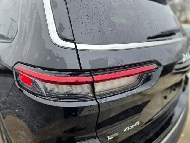 2022 Jeep Grand Cherokee L Laredo 4x4