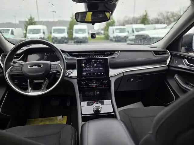 2022 Jeep Grand Cherokee L Laredo 4x4