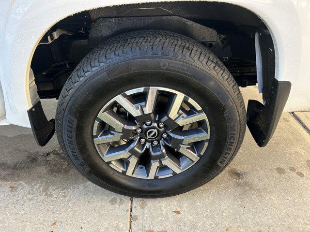 2024 Nissan Frontier Crew Cab SL 4x2