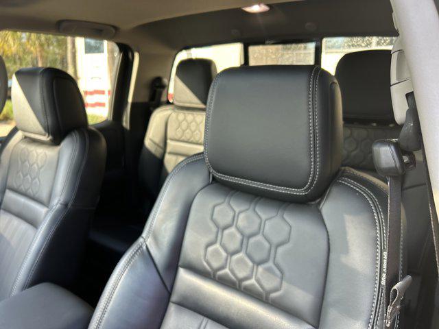 2024 Nissan Frontier Crew Cab SL 4x2