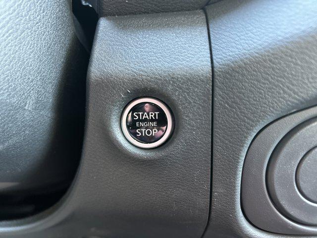 2024 Nissan Frontier Crew Cab SL 4x2