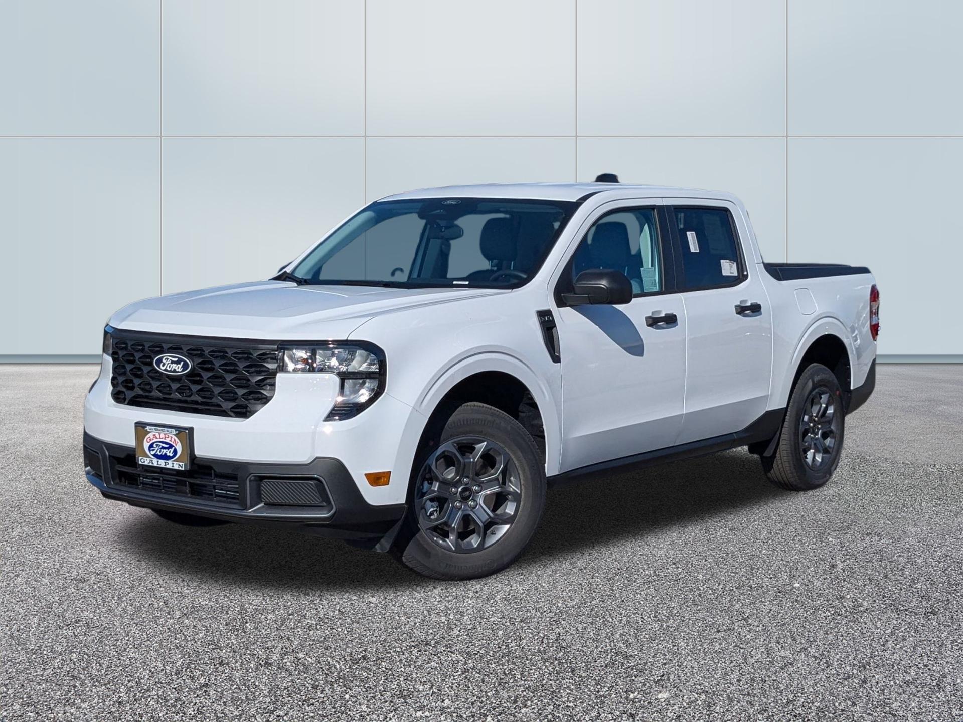 OXFORD WHITE 2026 Ford Maverick XLT SuperCrew AWD Pickup Truck All-Wheel Drive Automatic